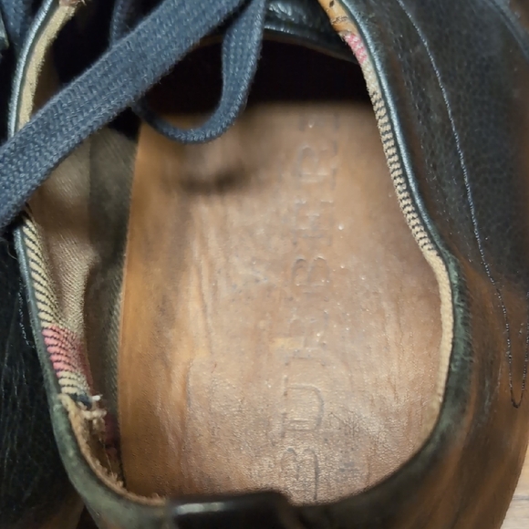 Burberry Vintage Black Leather Samba Style Sneakers - Picture 5 of 12